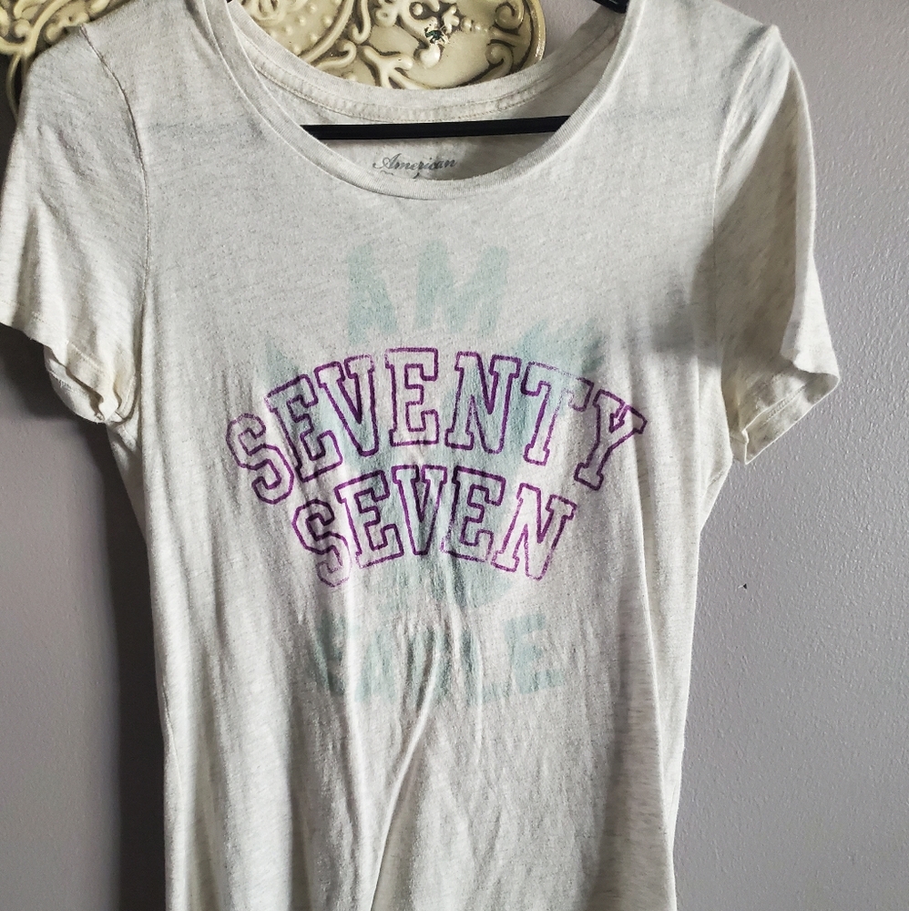 American eagle large tee